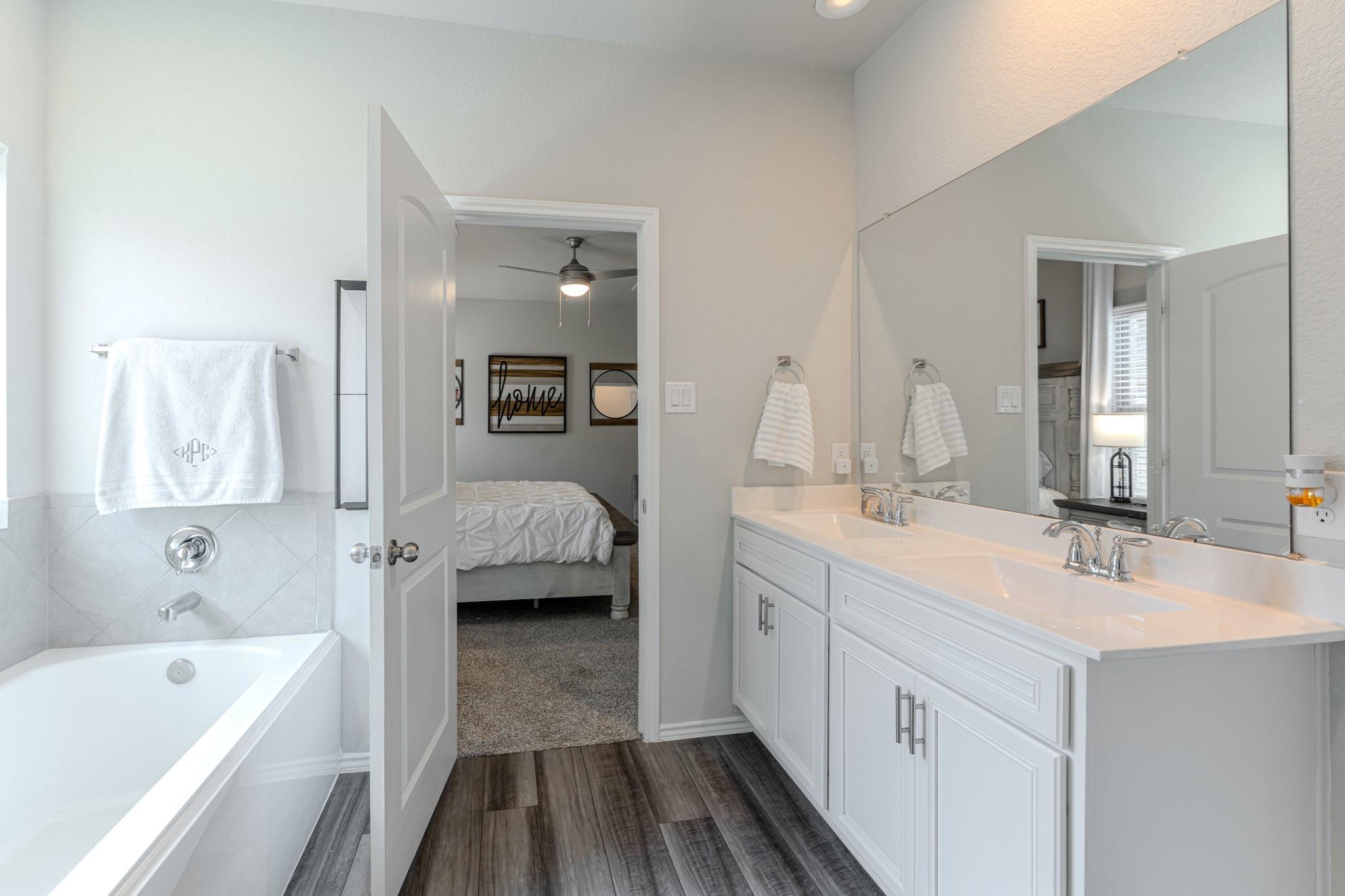 9221 Inland Leather Lane