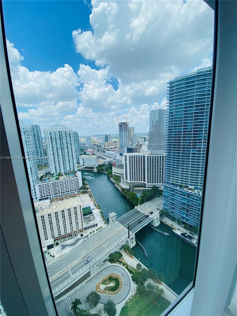 475 Brickell Ave # 3715