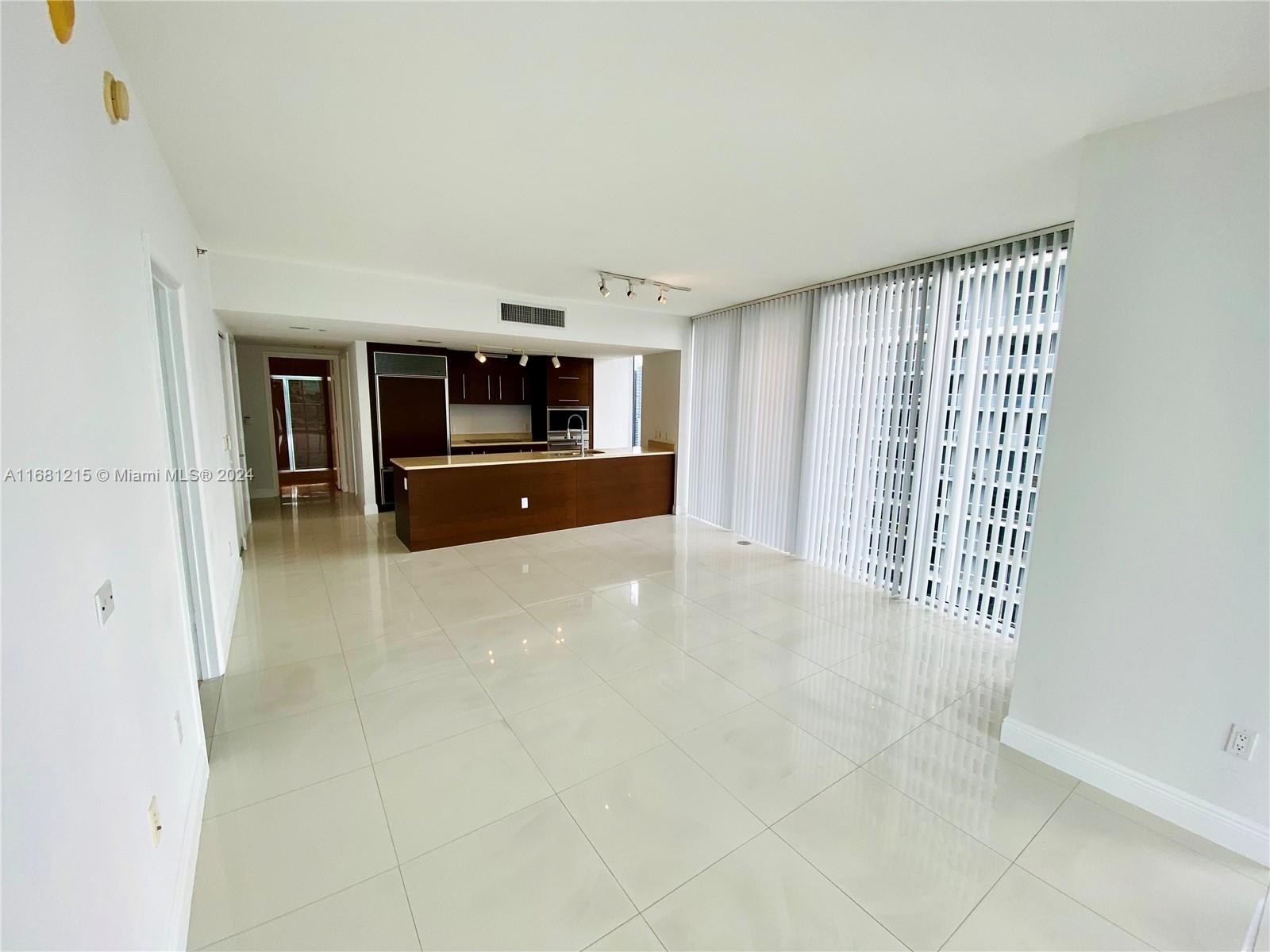 475 Brickell Ave # 3715