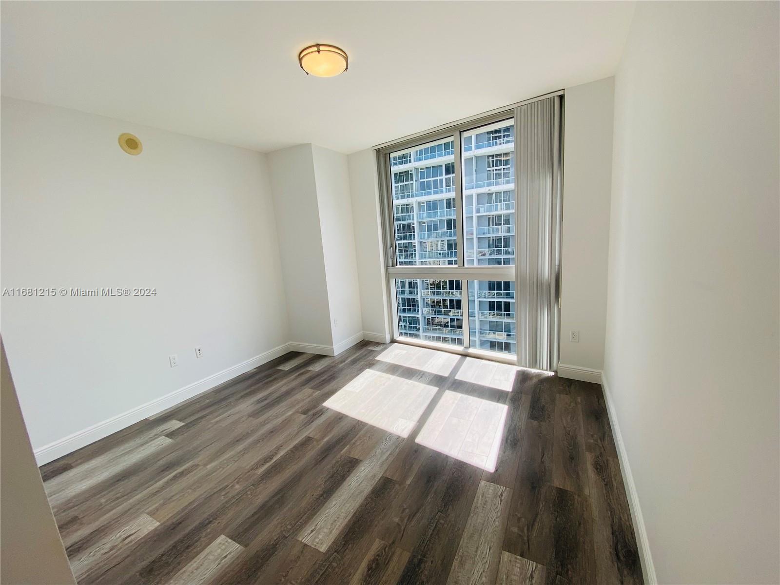475 Brickell Ave # 3715