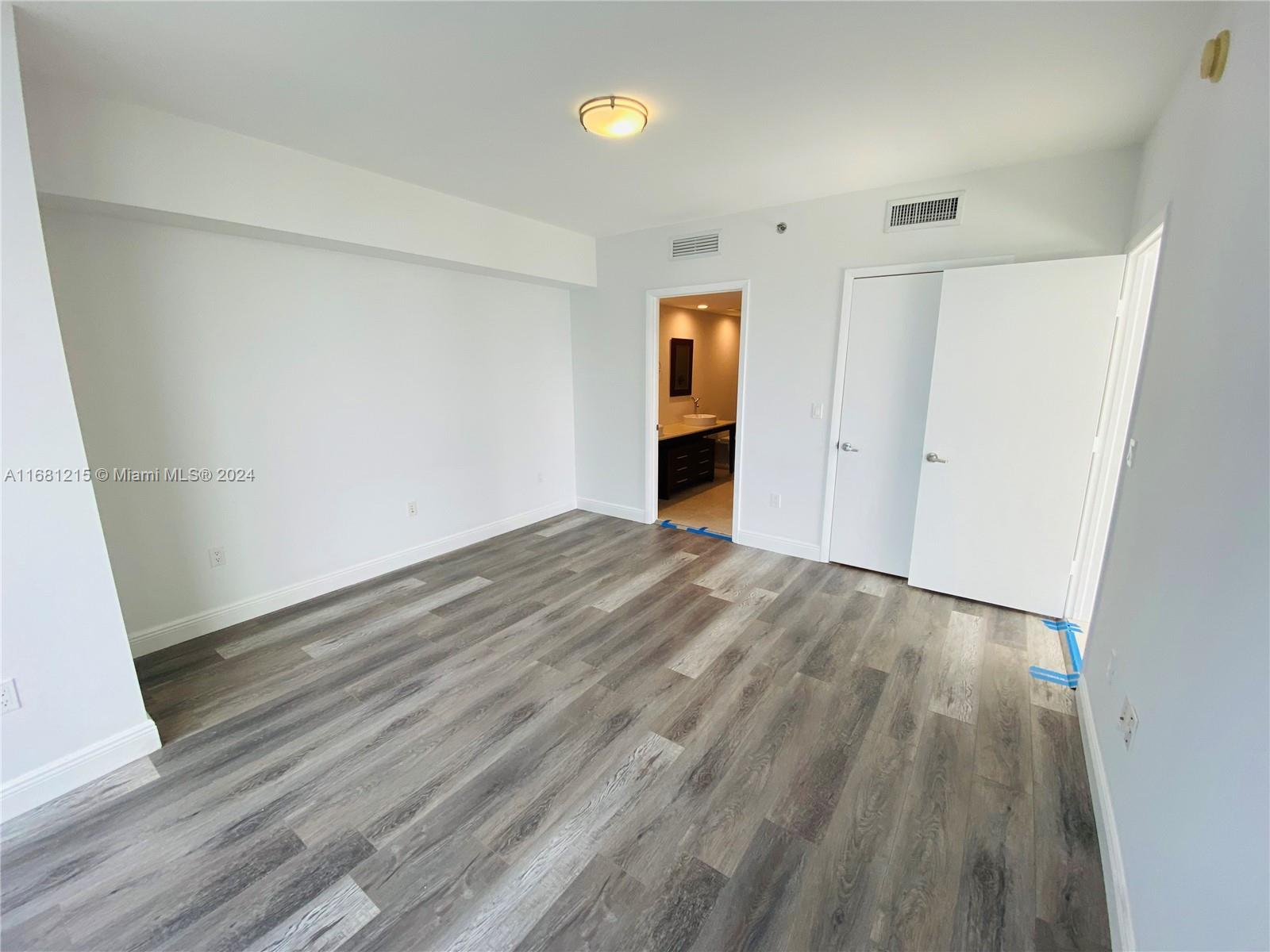 475 Brickell Ave # 3715