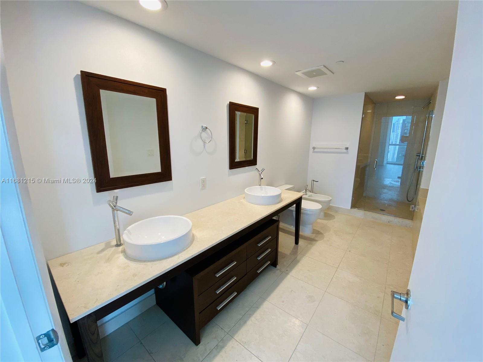 475 Brickell Ave # 3715