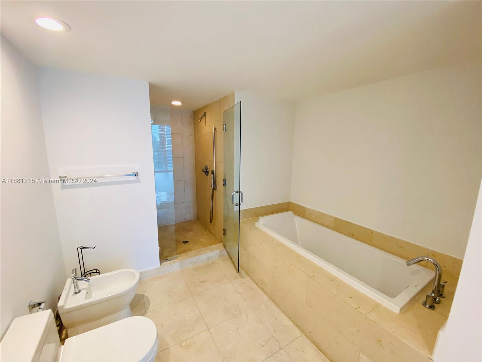 475 Brickell Ave # 3715