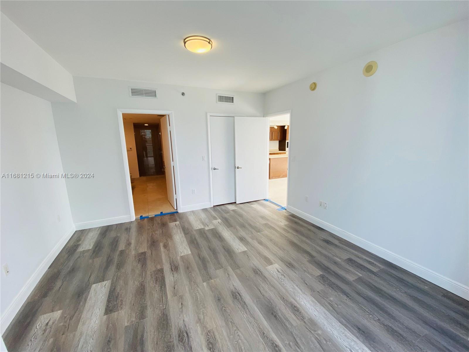 475 Brickell Ave # 3715