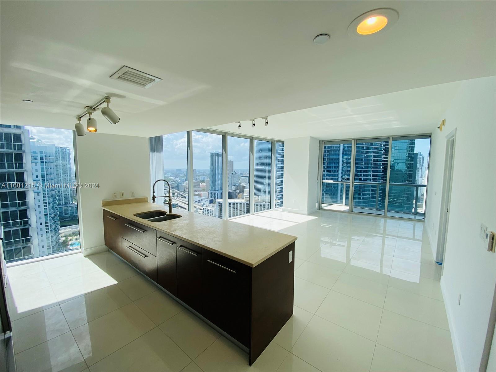 475 Brickell Ave # 3715