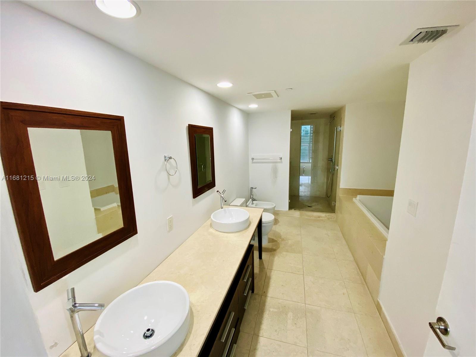 475 Brickell Ave # 3715