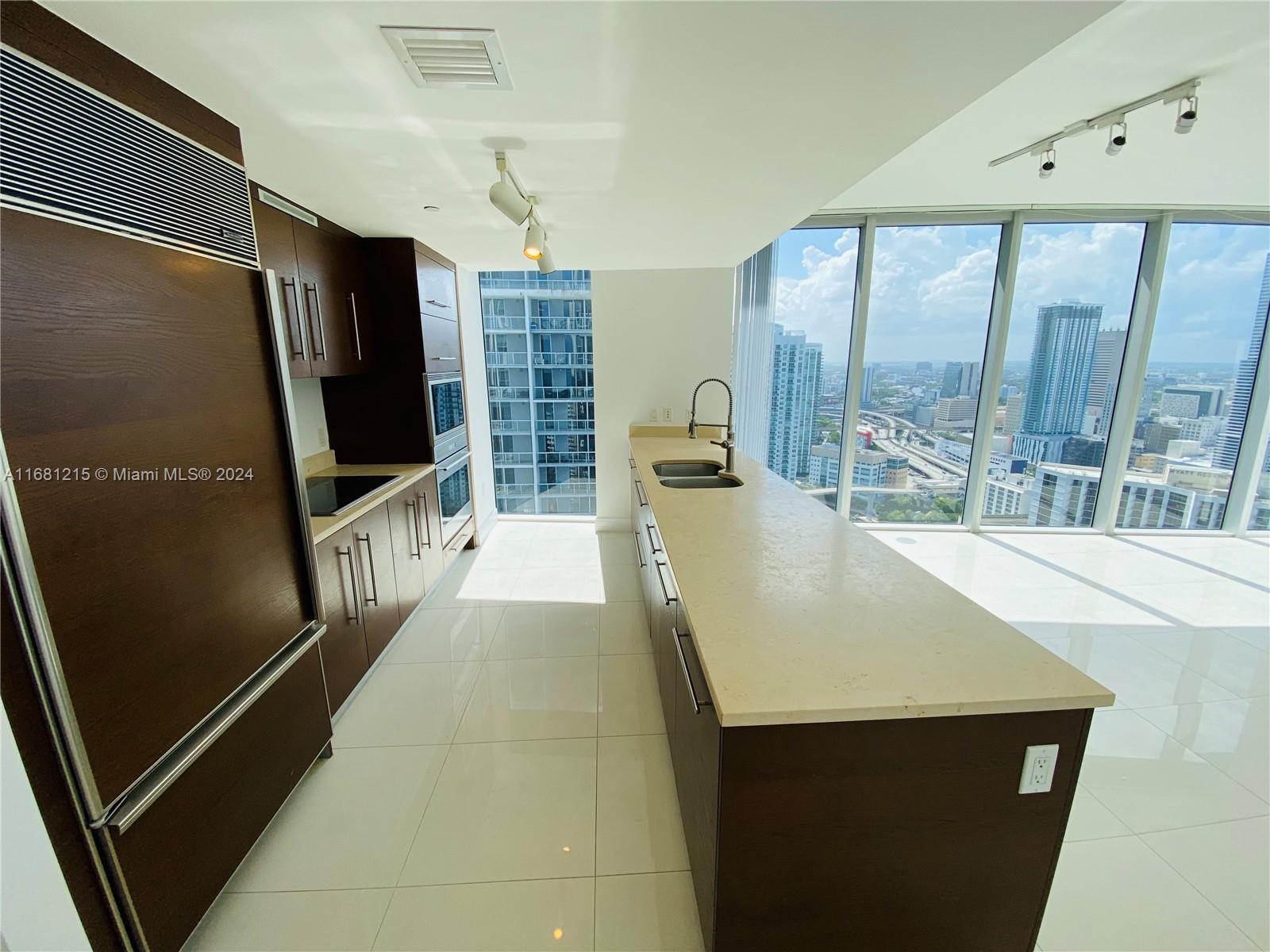 475 Brickell Ave # 3715