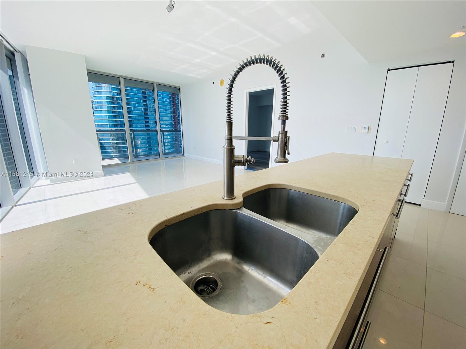 475 Brickell Ave # 3715