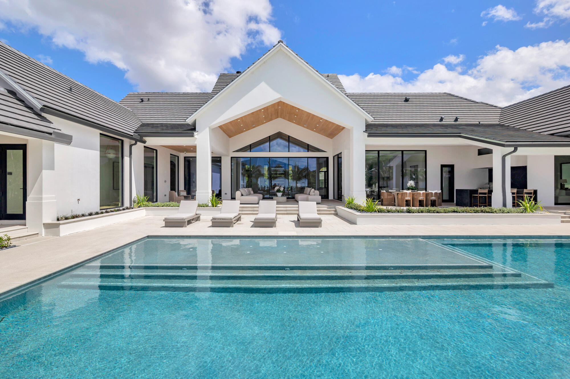 2015 Lockheed Terrace