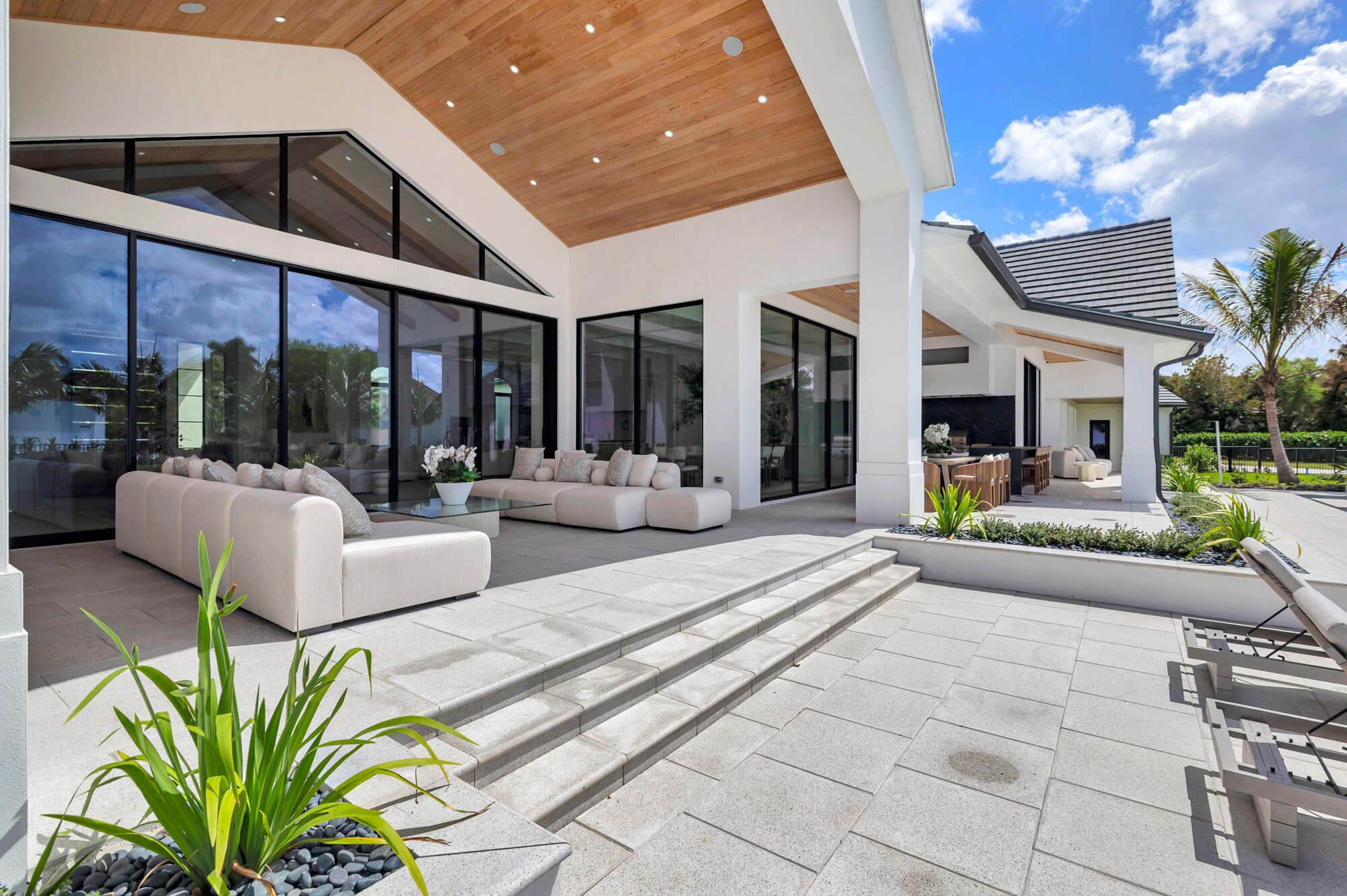 2015 Lockheed Terrace