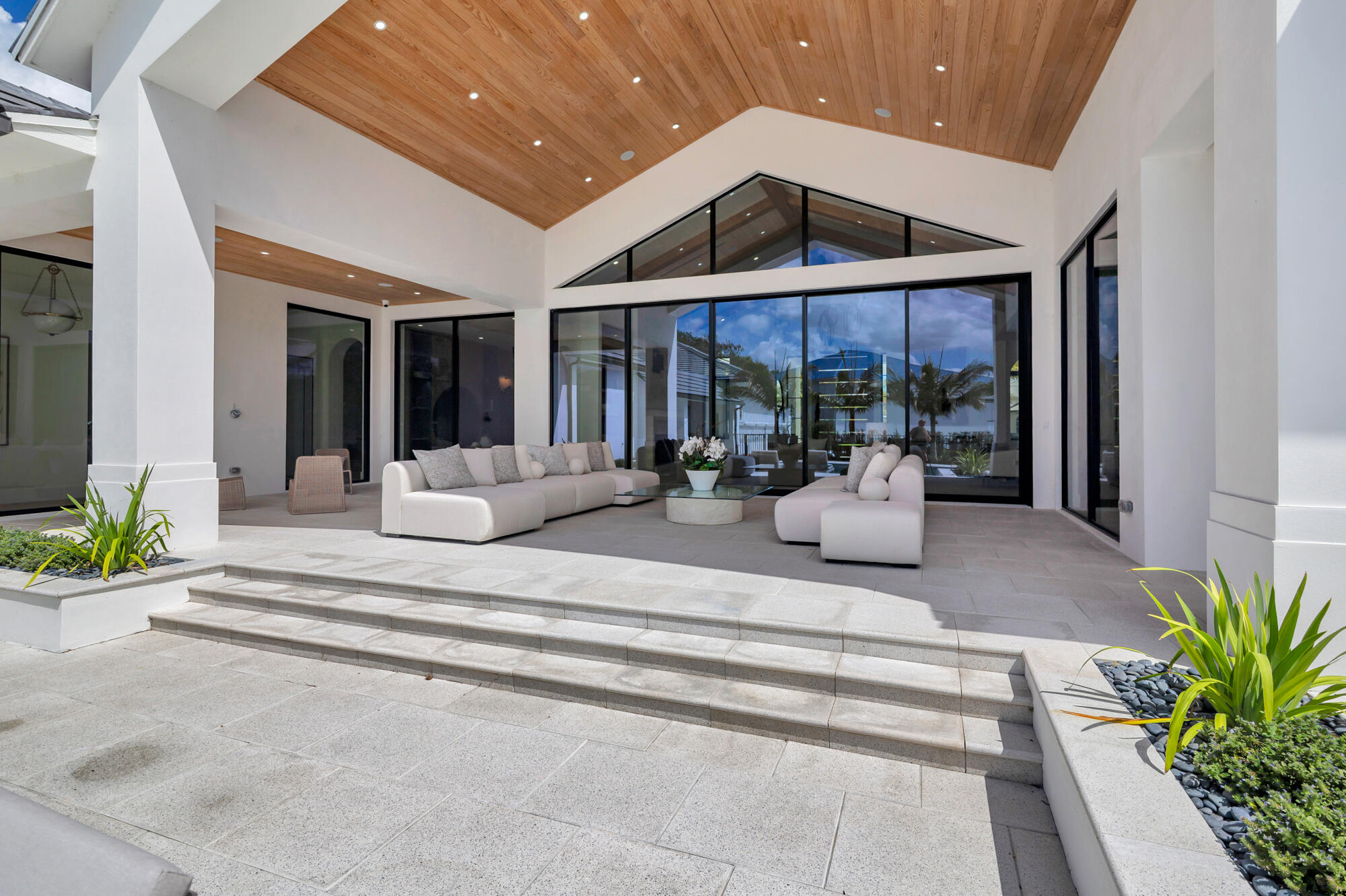 2015 Lockheed Terrace