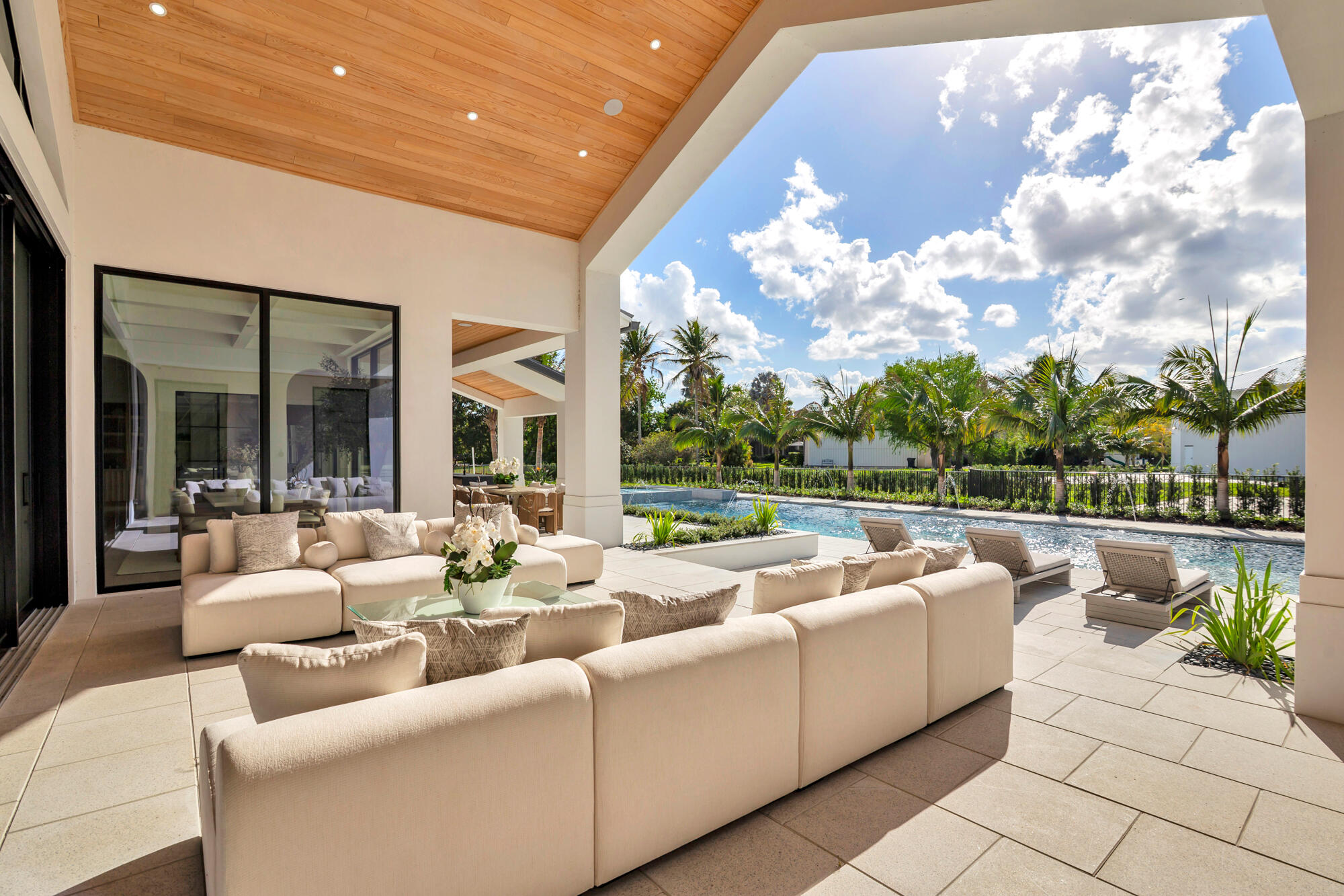 2015 Lockheed Terrace