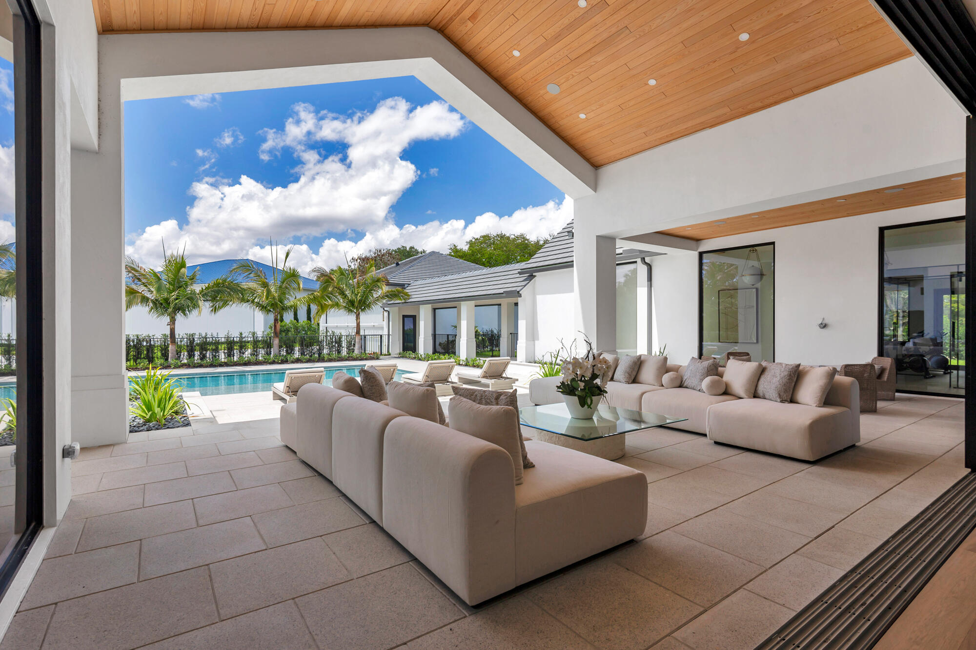 2015 Lockheed Terrace