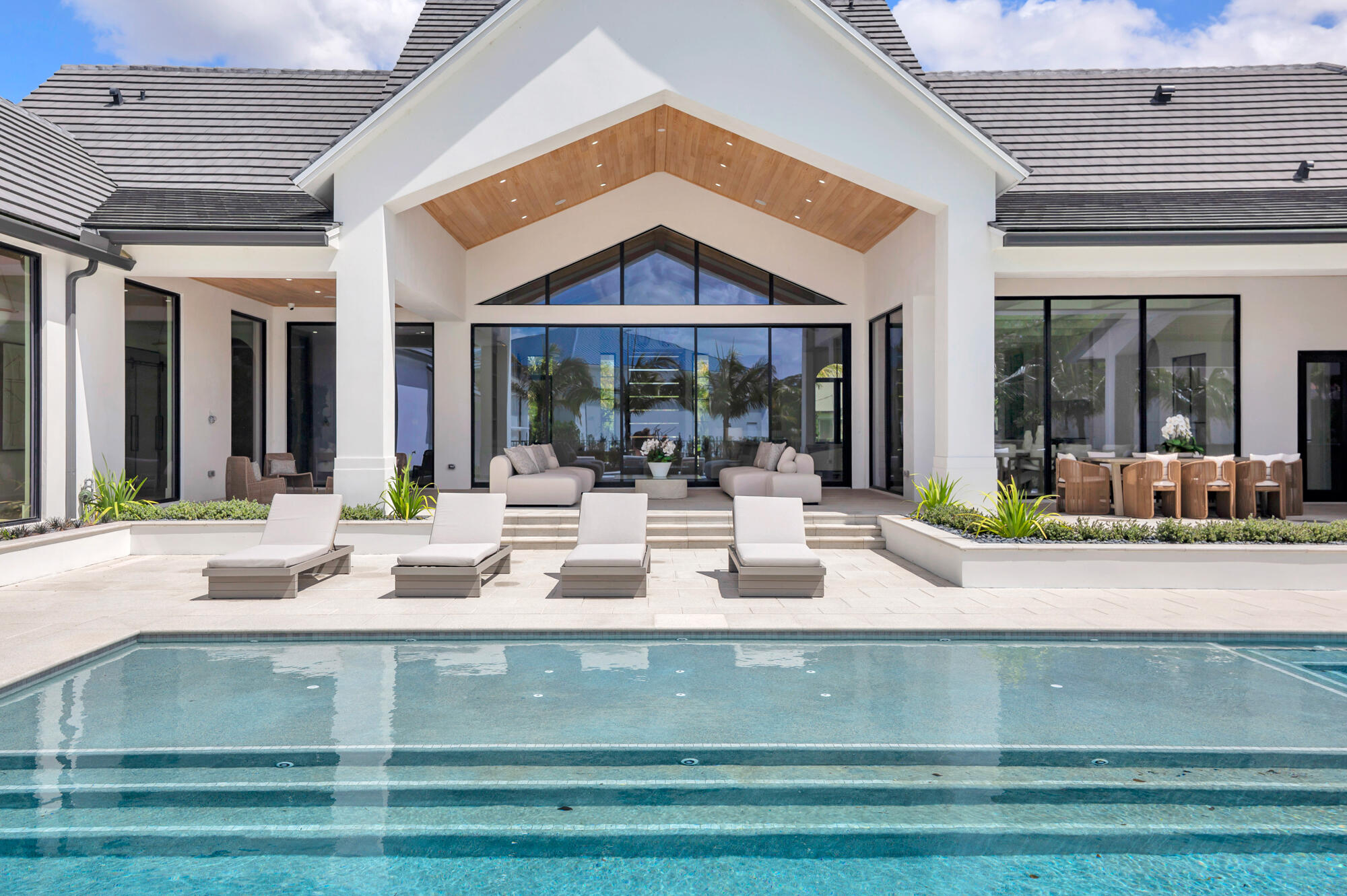 2015 Lockheed Terrace