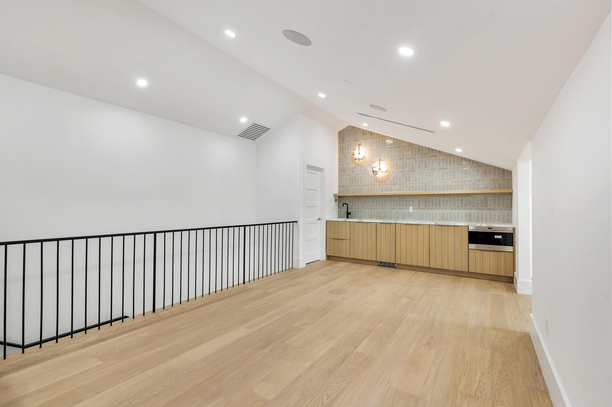 2015 Lockheed Terrace