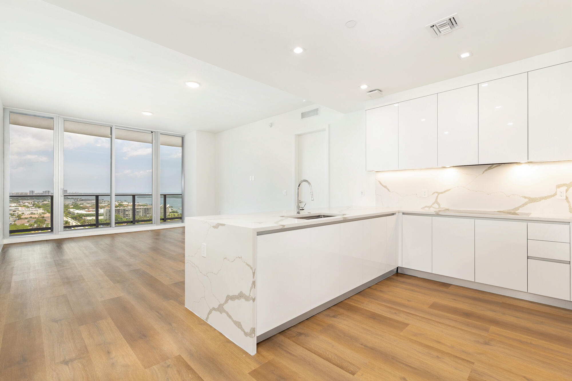 220 Lake Shore Drive 1809