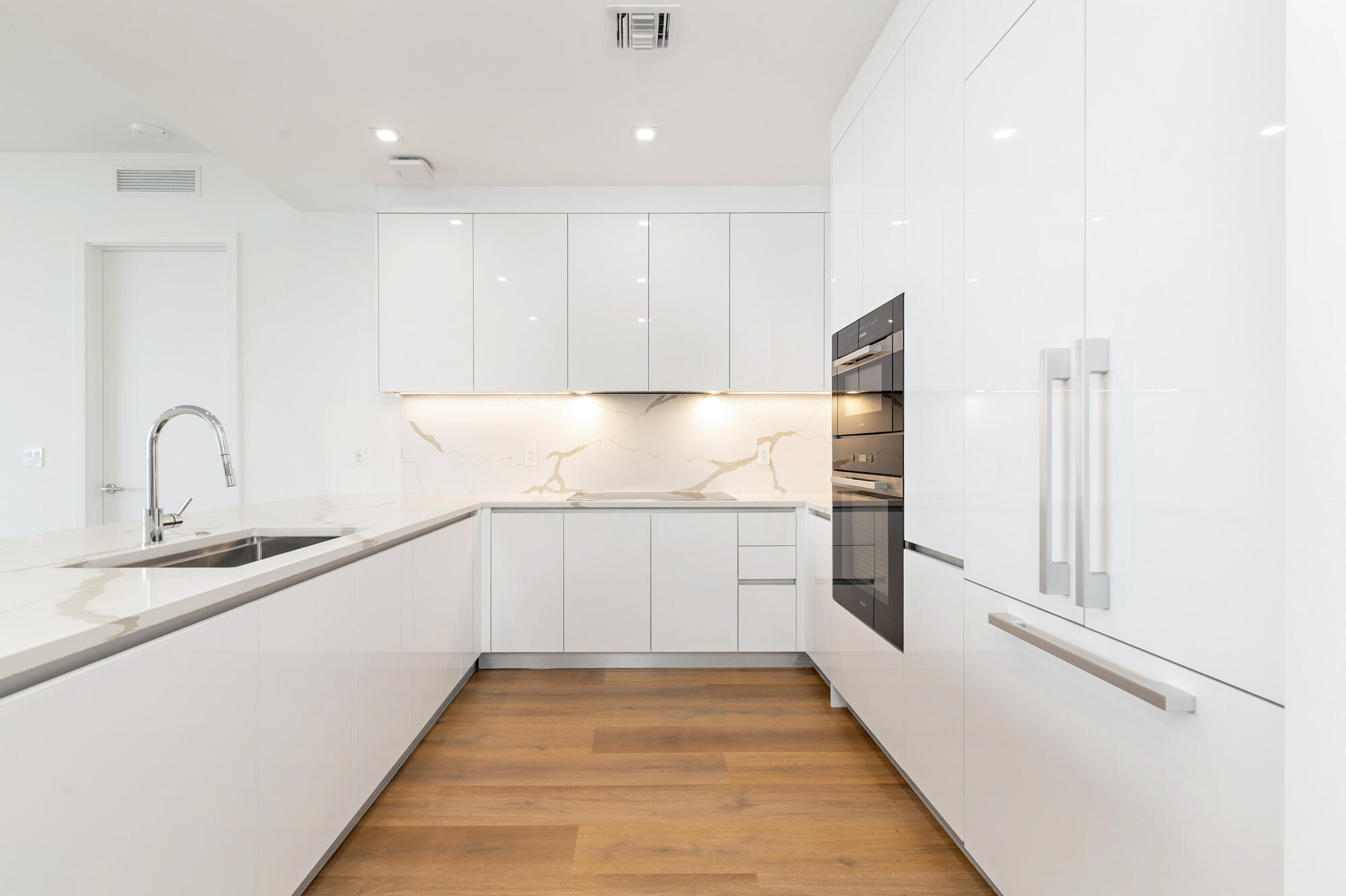 220 Lake Shore Drive 1809