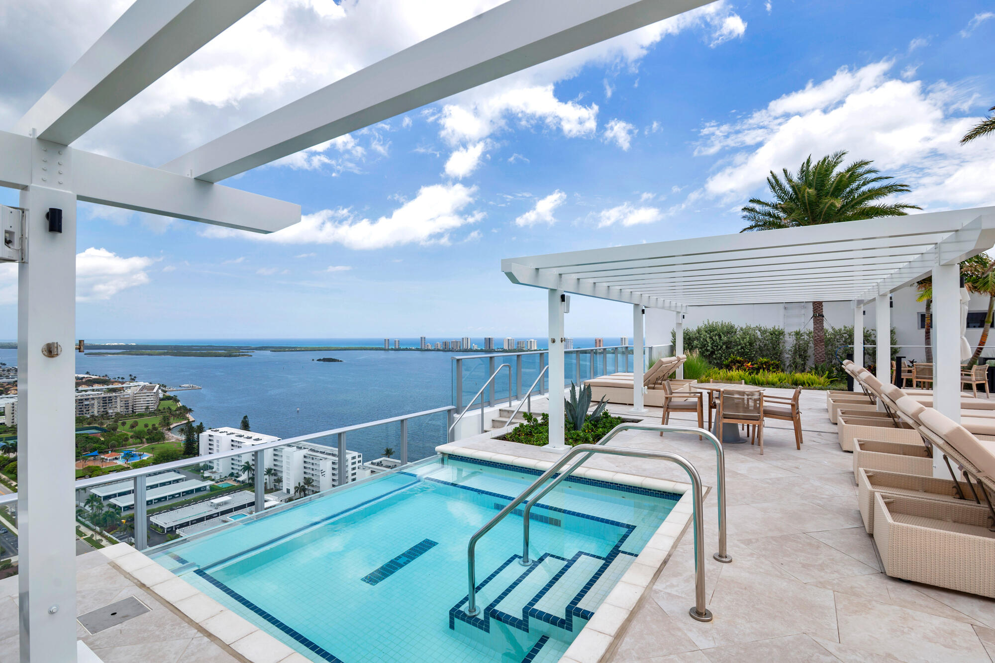 220 Lake Shore Drive 1809