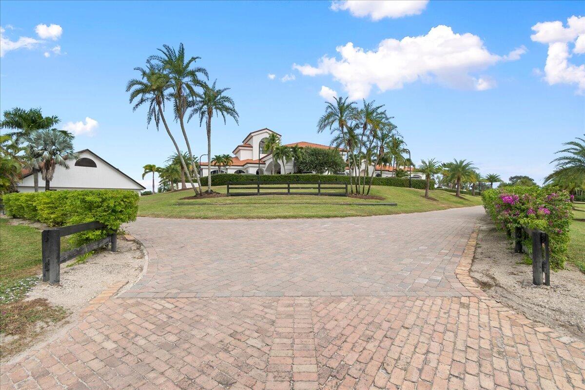 1820 S Club Drive