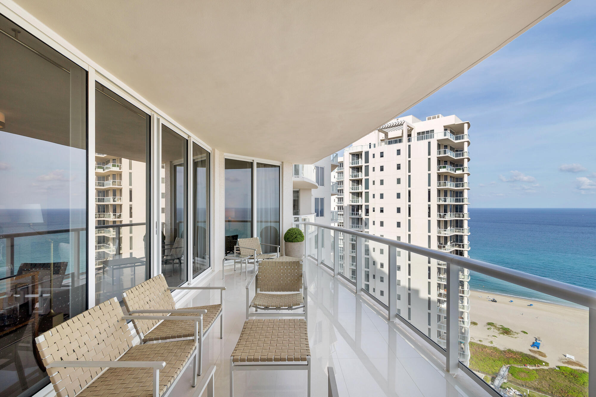 2700 N Ocean Drive 2303b