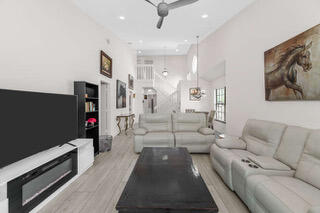 13483 Fountain View Boulevard