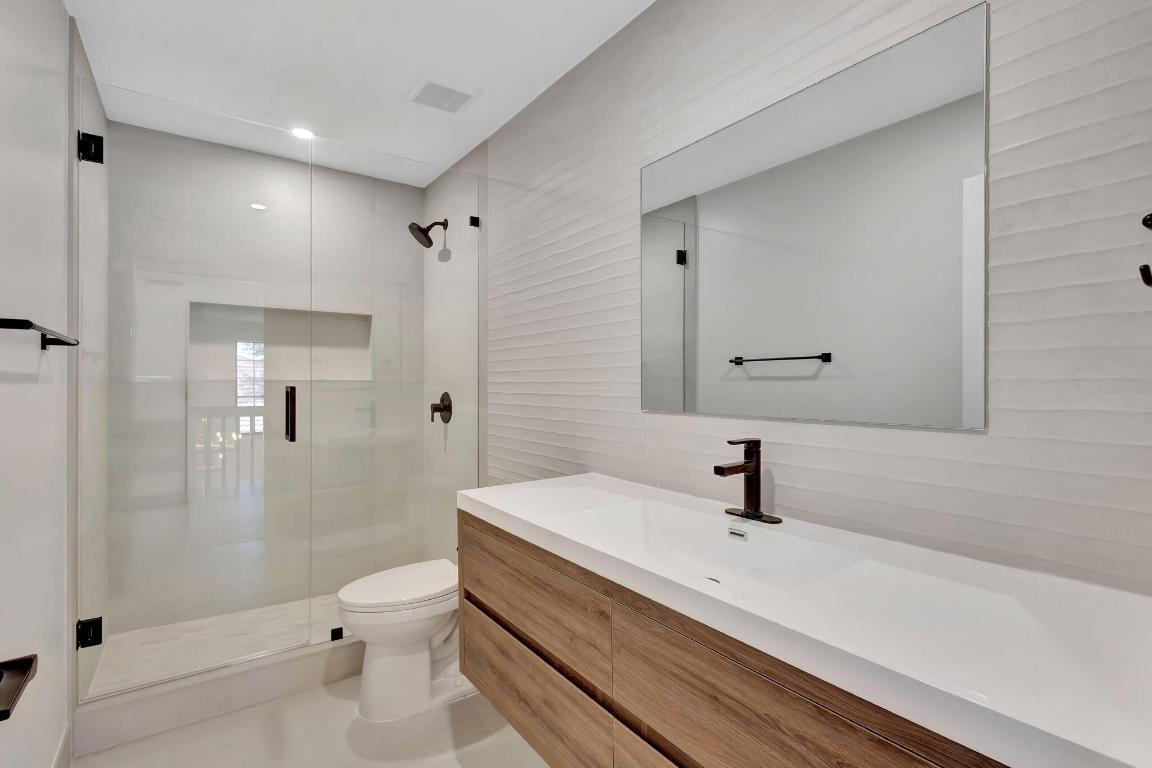 1722 Shoreside Circle