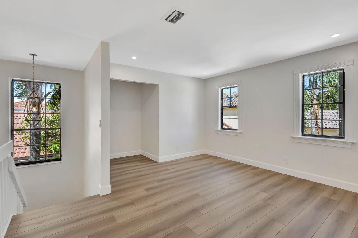 1722 Shoreside Circle