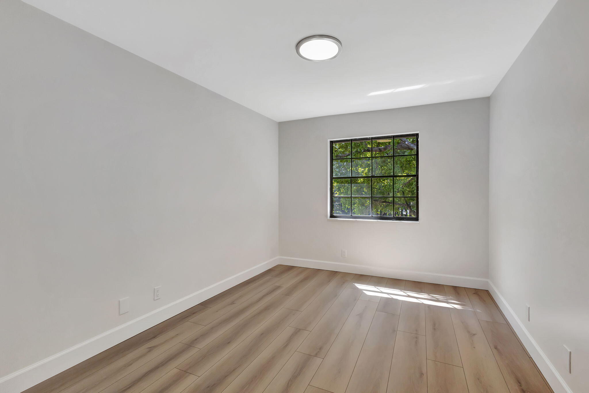 1722 Shoreside Circle