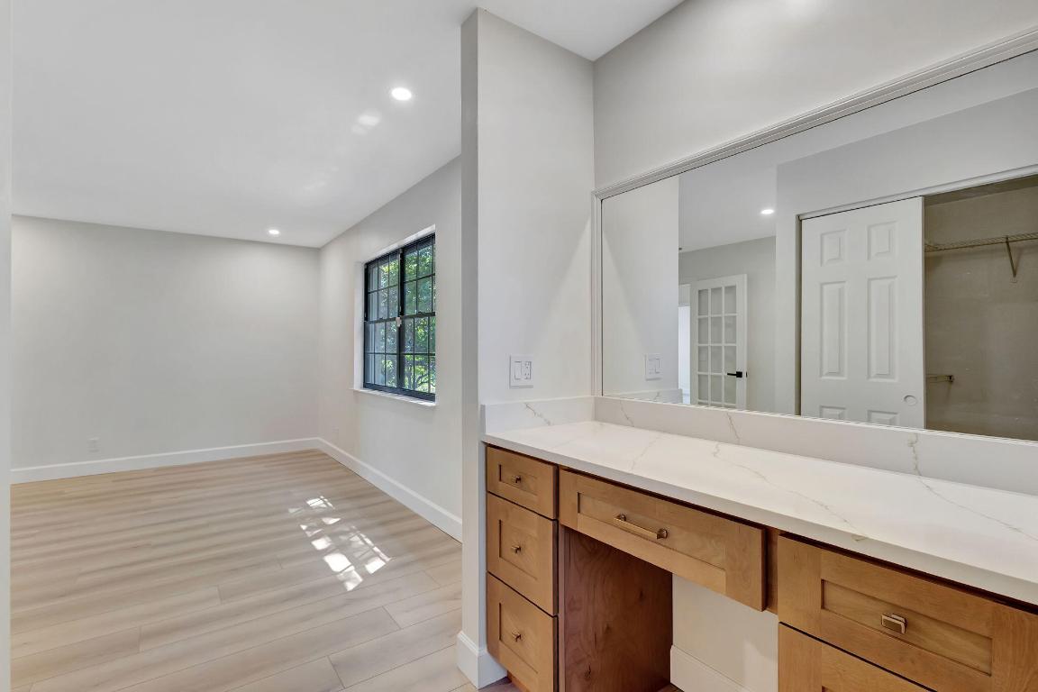 1722 Shoreside Circle