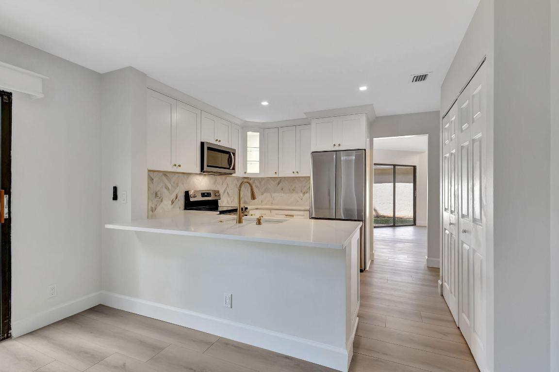 1722 Shoreside Circle