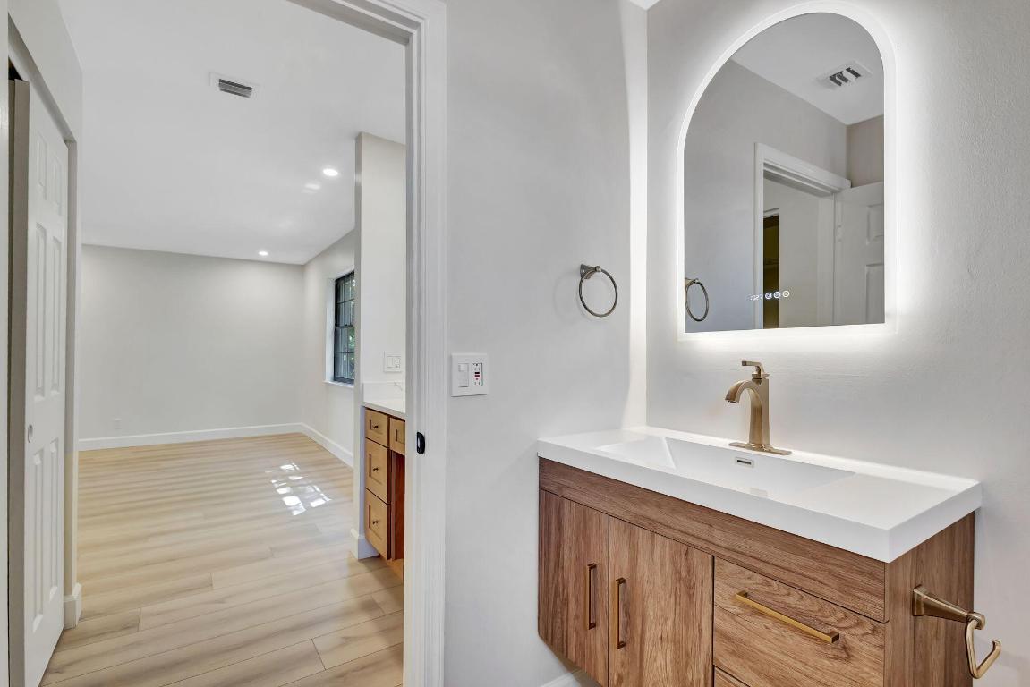 1722 Shoreside Circle