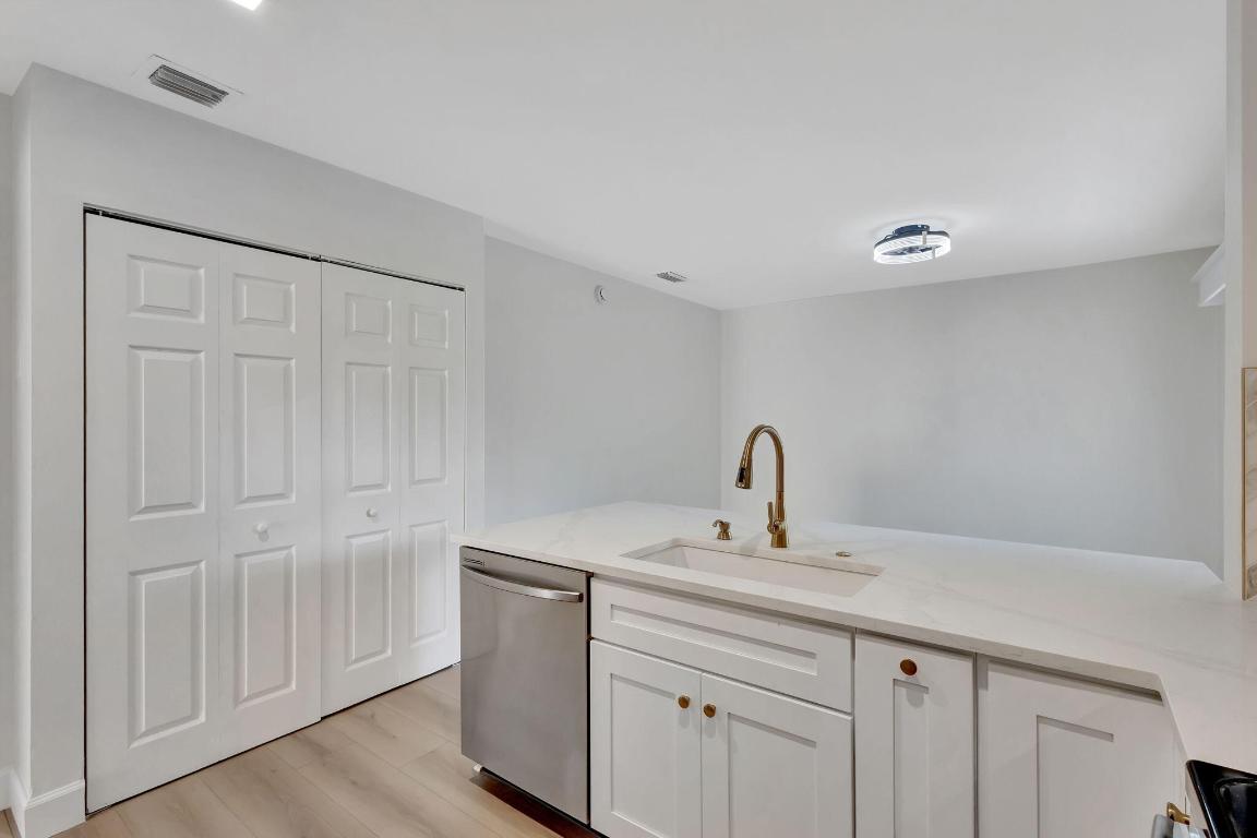 1722 Shoreside Circle