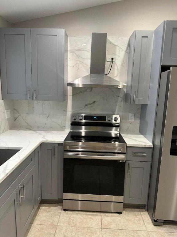 1925 Shower Tree Way