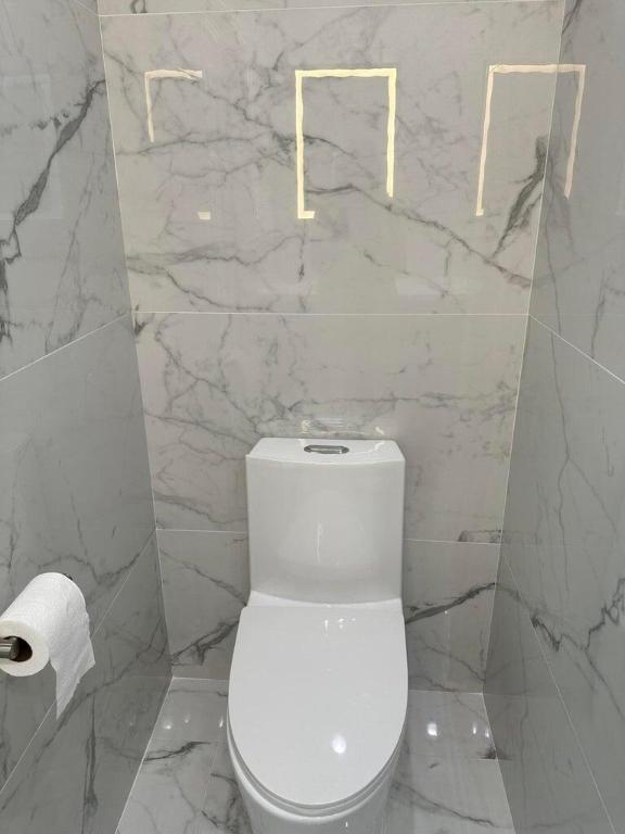 1925 Shower Tree Way