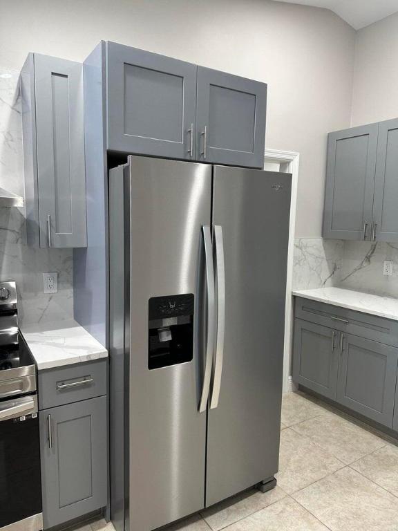 1925 Shower Tree Way