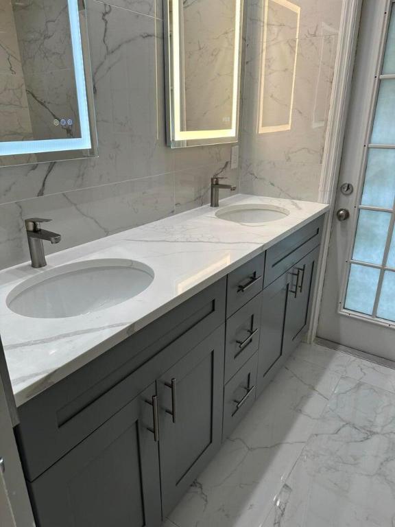 1925 Shower Tree Way