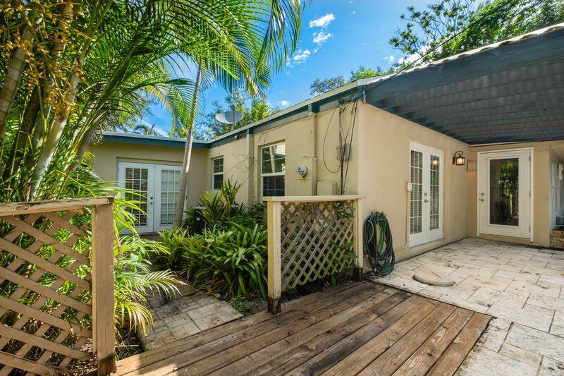 322 Valencia Road