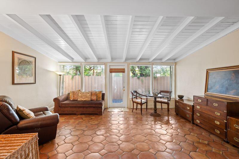 322 Valencia Road