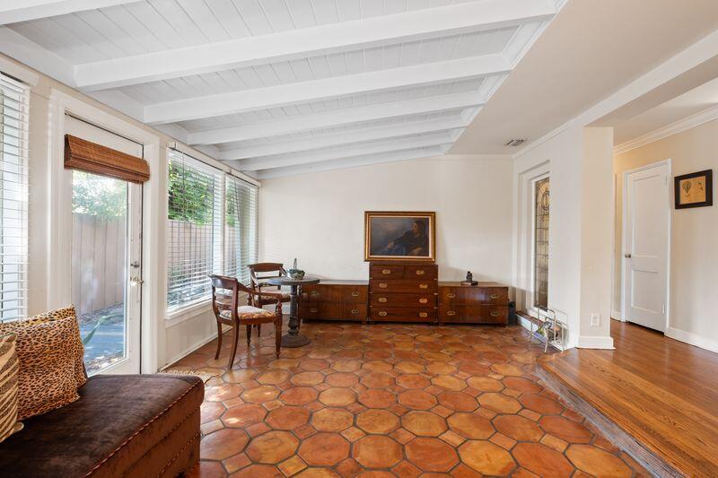 322 Valencia Road
