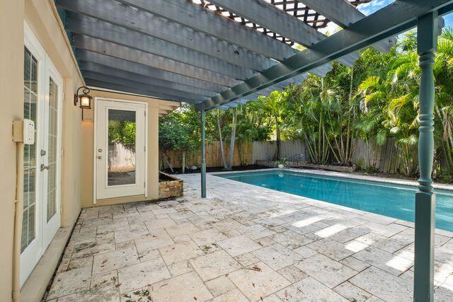 322 Valencia Road