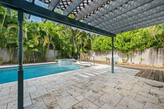322 Valencia Road