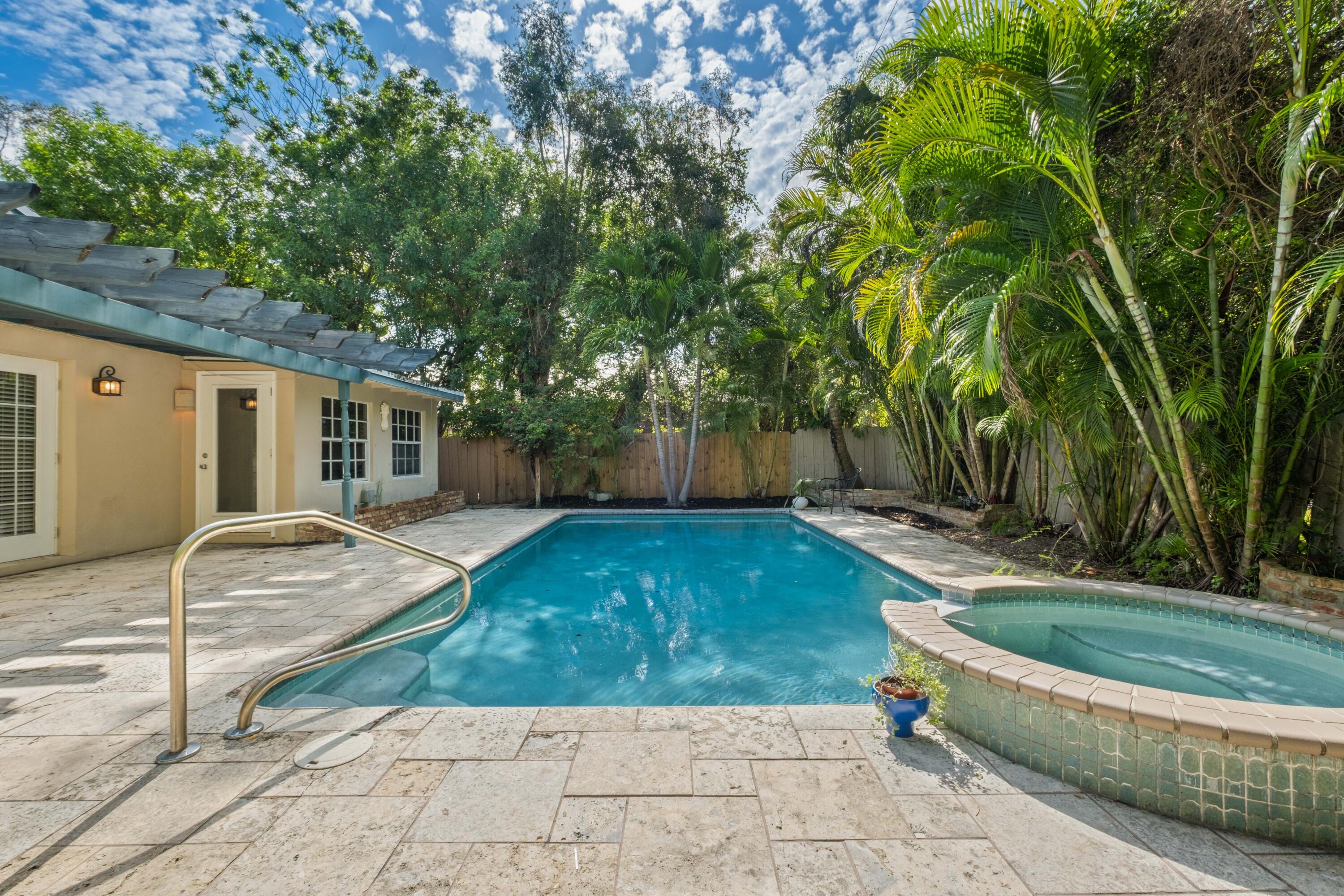 322 Valencia Road