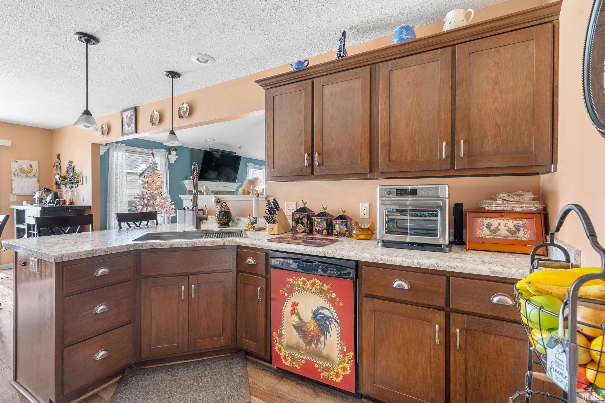 2506 Pin Oak Court