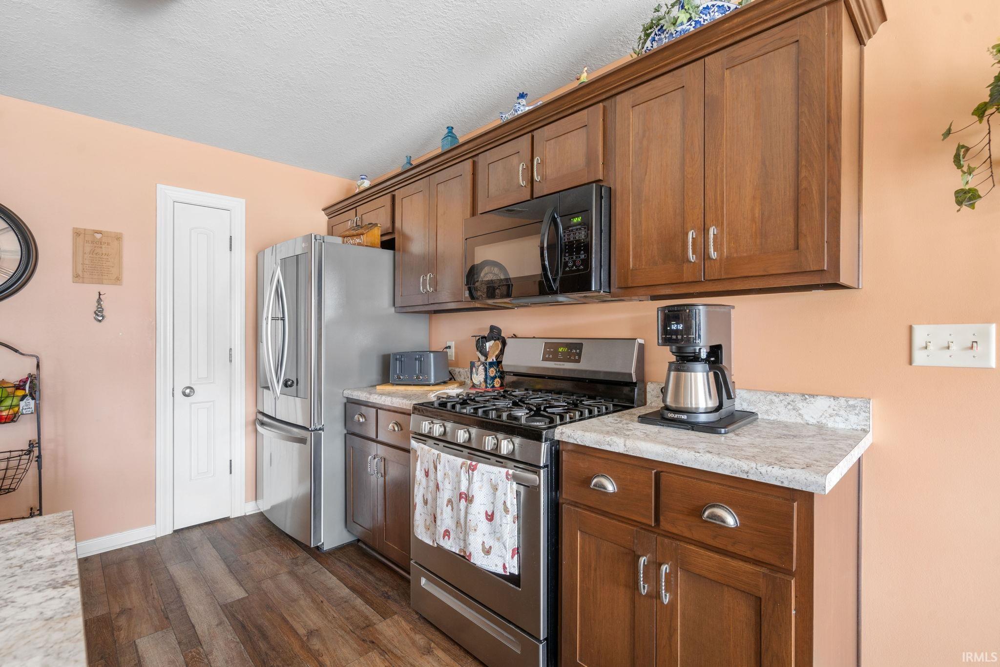 2506 Pin Oak Court