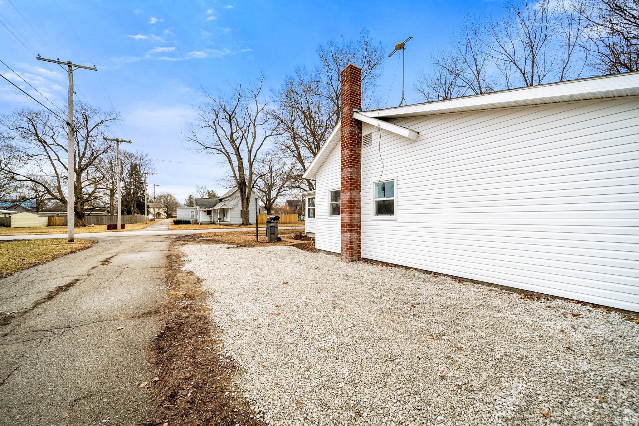205 W Poplar Street
