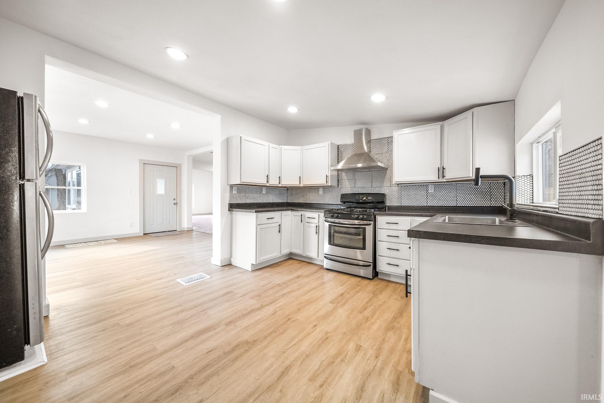 205 W Poplar Street