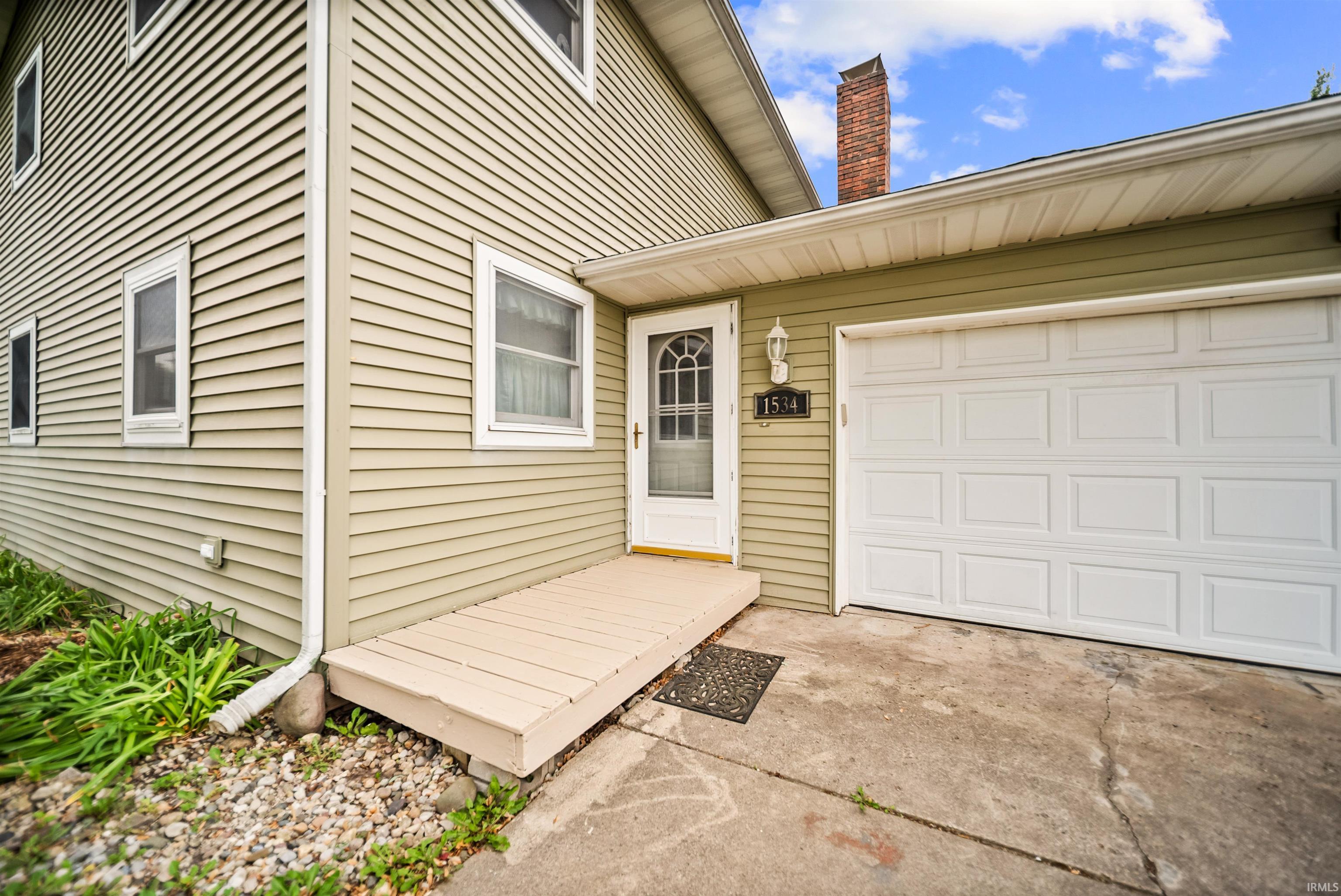 1534 Meadow Lane
