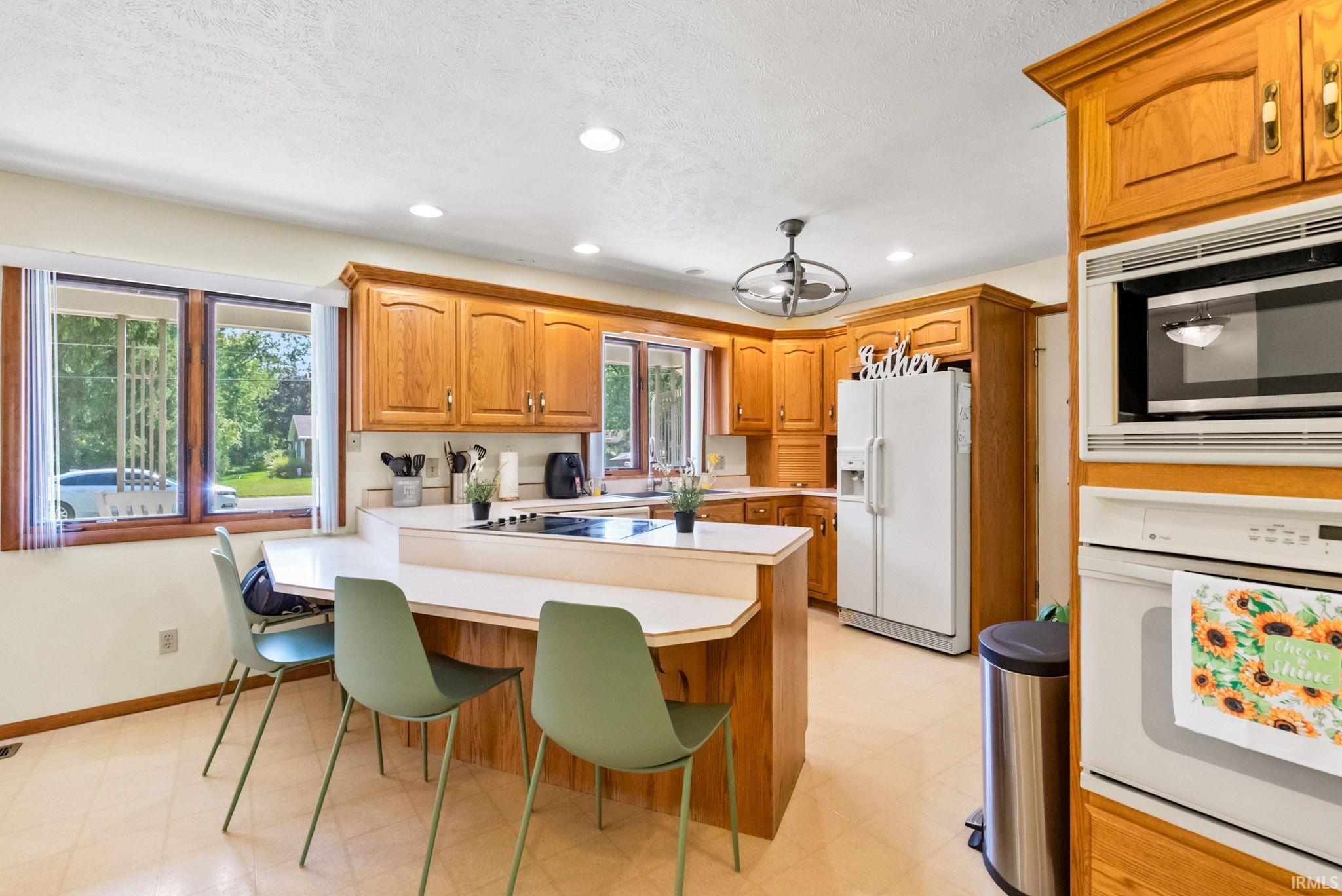 2006 Oakwood Drive