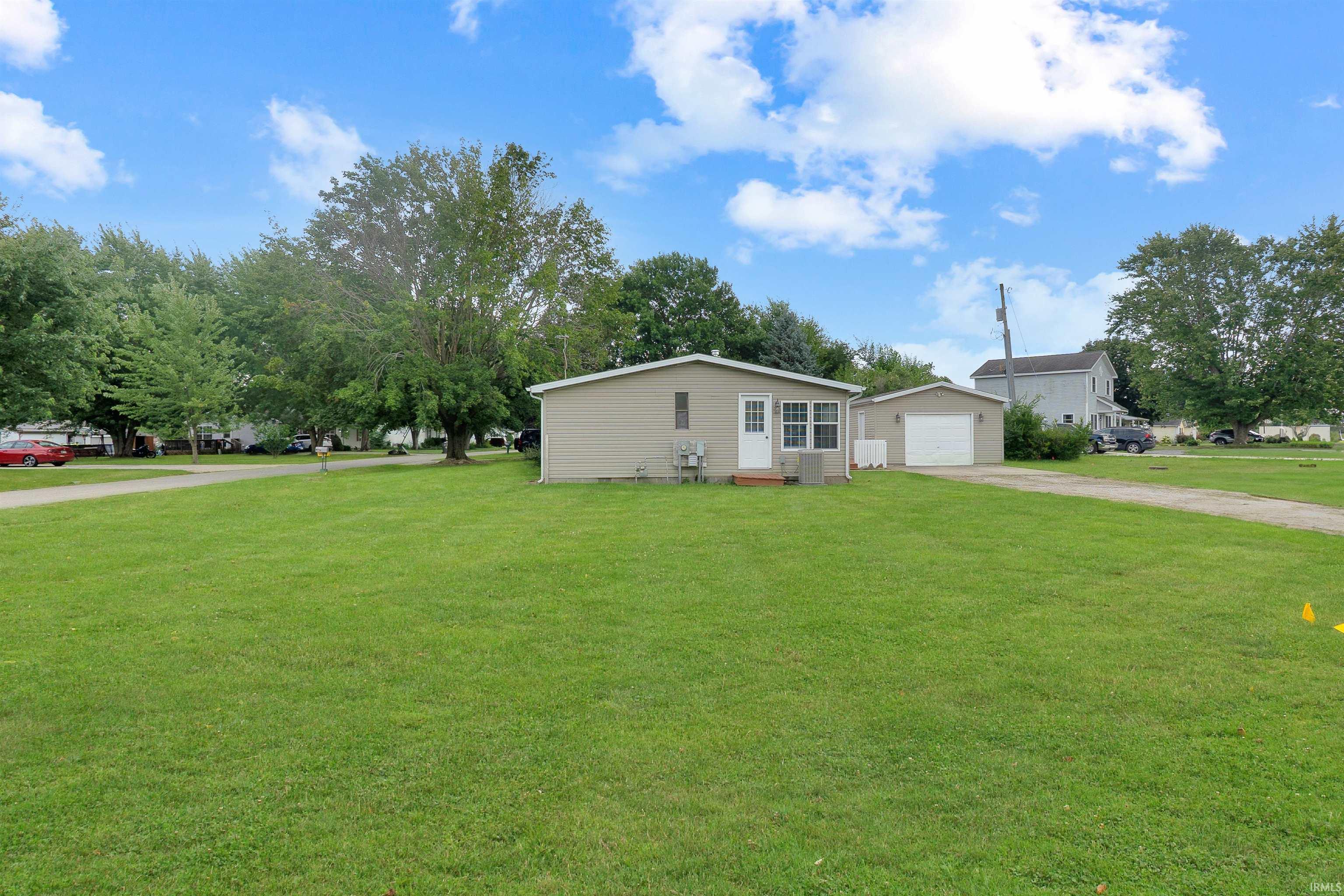11131 N Wawasee Circle