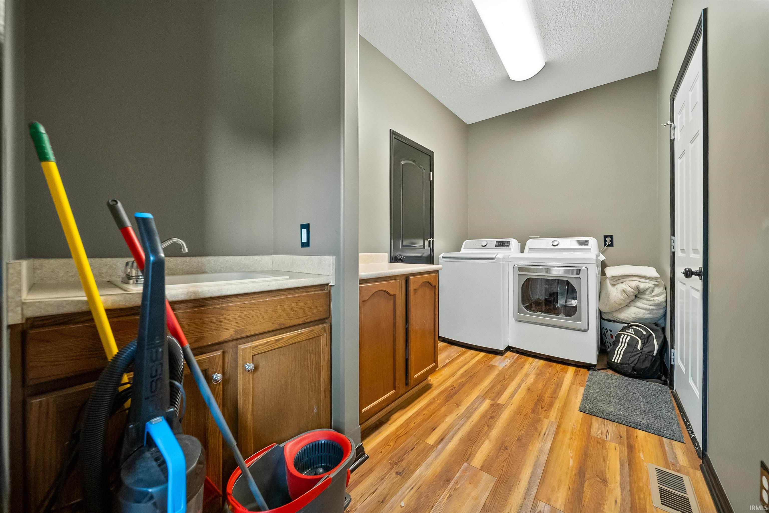 7151 W 800 N
